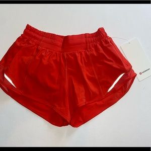 Hotty Hot 2.5” shorts size 4- Carnation Red